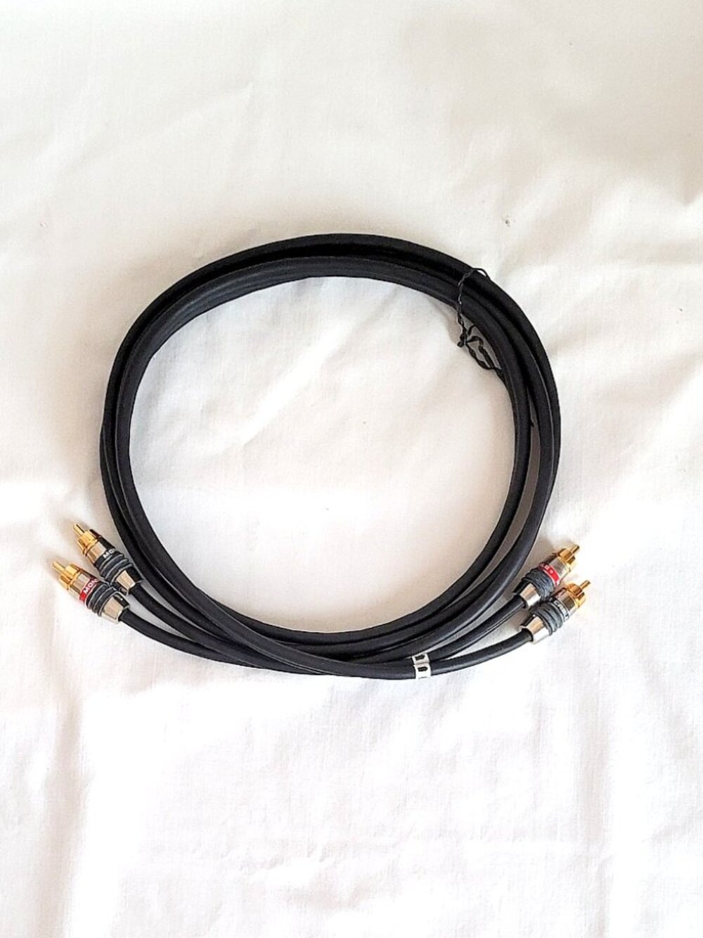 Monster Cable – 6 1/2 ft. Stereo Audio & 8ft Composite A/V – Gold-Plated